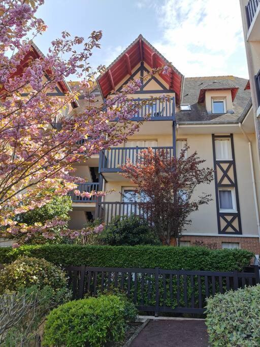 Cabourg Cosy, Appartement Refait A Neuf, 5 Min A Pied De La Mer Bagian luar foto