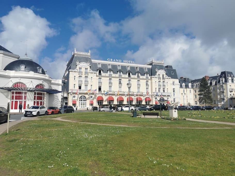 Cabourg Cosy, Appartement Refait A Neuf, 5 Min A Pied De La Mer Bagian luar foto